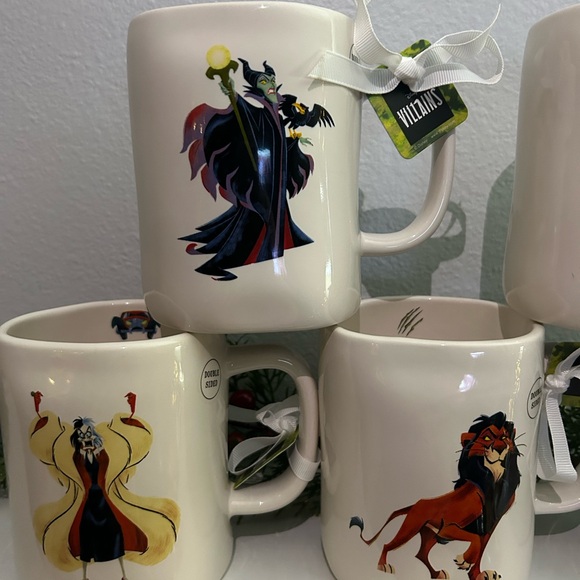 Rae Dunn Disney Villains Mug Set MALEFICENT EVIL QUEEN URSULA CRUELLA SCAR NEW - Picture 2 of 11